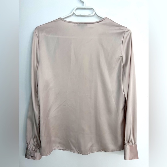 V neck long sleeve blouse - Picture 3 of 3